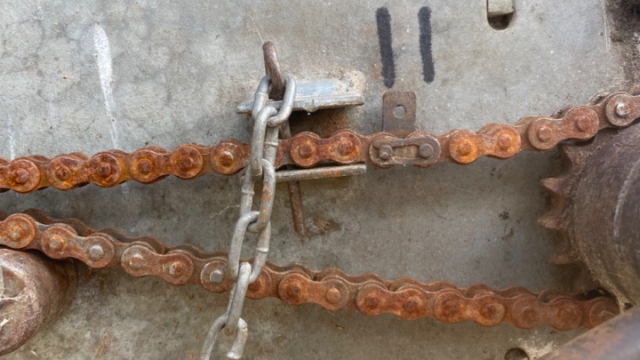<p>Imidetly once roller mill has started put back into this position and put keeper back into place</p>