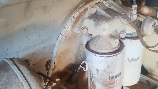 <p>Cheack oil. If low top up with JD 50plus</p>
