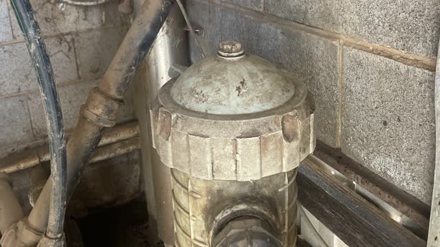 <p>Remove cap</p>