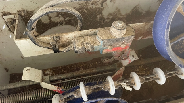 <p>Once fault has been fixed chain caught up ect. Press the button on top of the micro switch.</p>