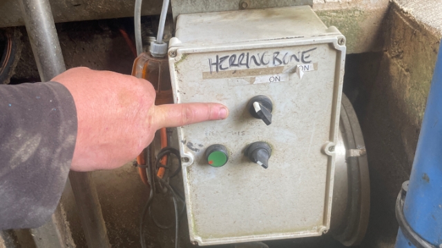 <p>Turn top switch to on</p>