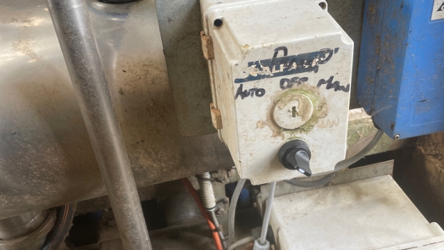 <p>Turn milk pump to to auto after 2 milk perges watwr is out of the line and milk hose can be connected</p>