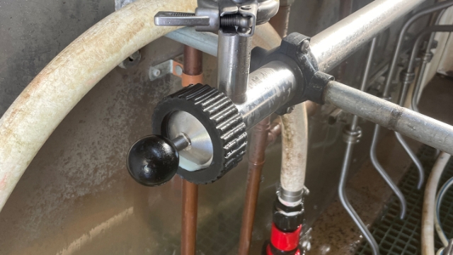 <p>Put back in and press the left hand orange button</p>