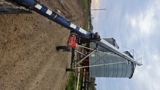 <p>Push auger so it meets centre silo lid. MAKE SURE SILO LID IS OFF! May need two people for this step</p>