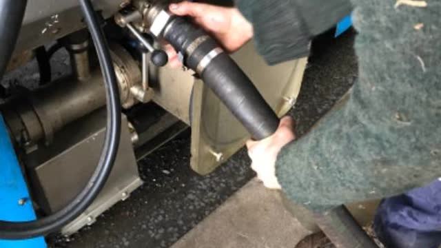 <p>Disconnect airline and wash hose and hang up</p>