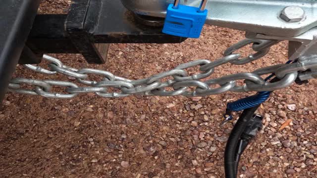 <p>Attach the safety chain - if you have two chains, cross them over</p>