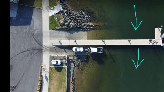<p>For example, this river has a strong current, so I choose to launch on the down river side so the boat doesn't get pushed into the jetty</p>