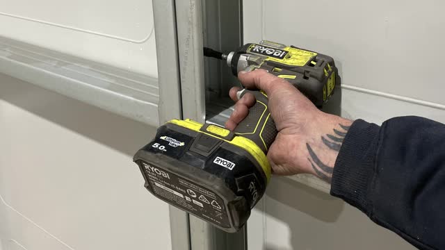 <p>Fit the the second wall into position, screw both wall frames together using two tech screws per bay.</p>
