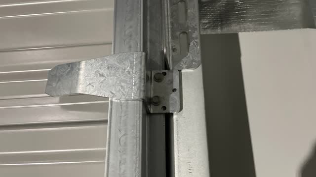 <p>Screw in stopper brackets.</p>
