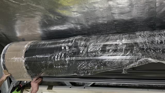 <p>Unwrap roller door carefully.</p>
