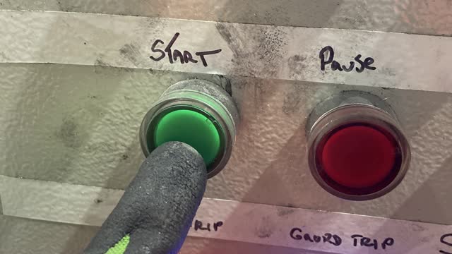 <p>Press the green Start button [it will turn yellow] to start.</p>