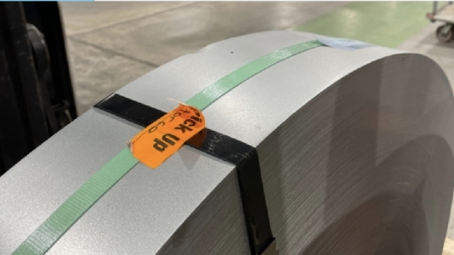 <p>Make sure to cut the metal strap before bringing it over to the de-coiler.</p>
