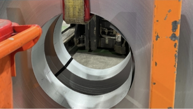 <p>Make sure that the red corners and sling is centered and make sure that the coil is facing the right way.</p>
