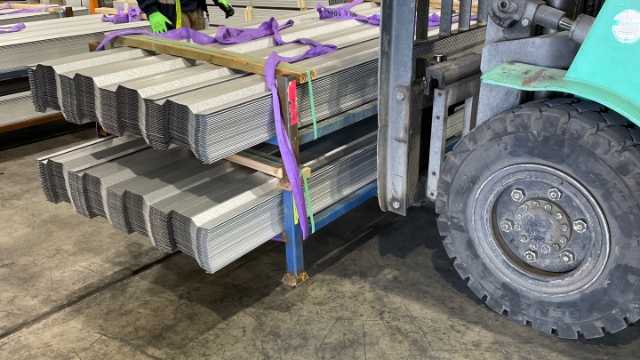 <p>Using the forklift see how much the item weighs.</p>
