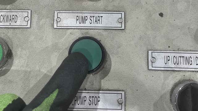 <p>Press the green Pump Start button</p>