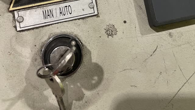 <p>Make sure key is turned to Auto.</p>