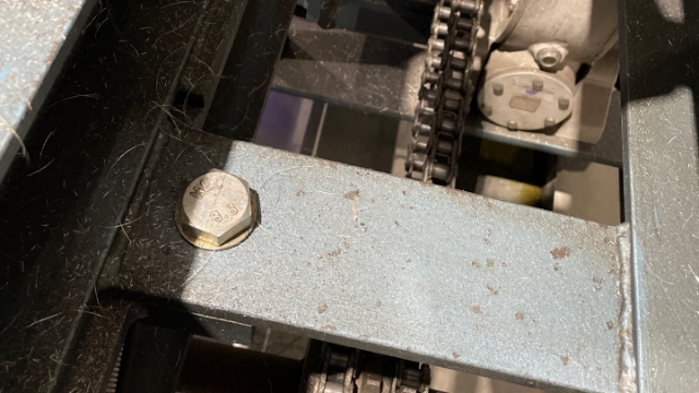 <p>Undo 6 bolts, 3 on each side for the 40mm and 64mm. The 120mm has 10 bolts, 5 each side.</p>