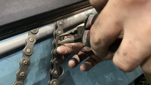 <p>Ensure the spring clip is on tight.</p>