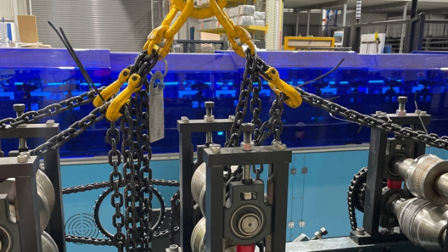 <p>Make sure the chains are on the inside to ensure there is no damage when lifting.</p>