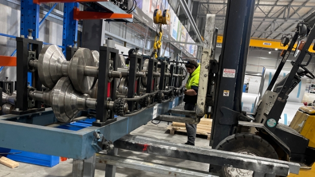 <p>Attach the chain slings to the lift points and carefully lift over towards the machine.</p>