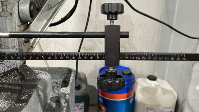 <p>Bring the rod up to the stop and make sure the mark is at 163mm.</p>
