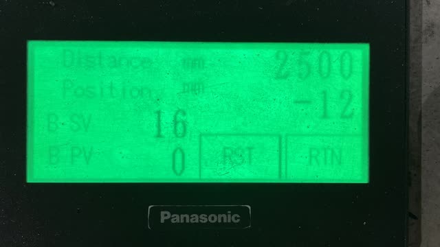 <p>Add in your measurements by tapping the space to the right of the distance (top right)and quantity by tapping the space to the right of the B SV (Middle) and reset counter by tapping the RST button.</p>