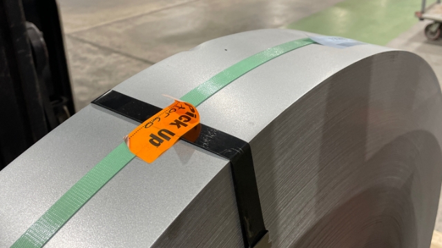 <p>make sure to cut the metal strap before bringing it over to the de-coiler.</p>