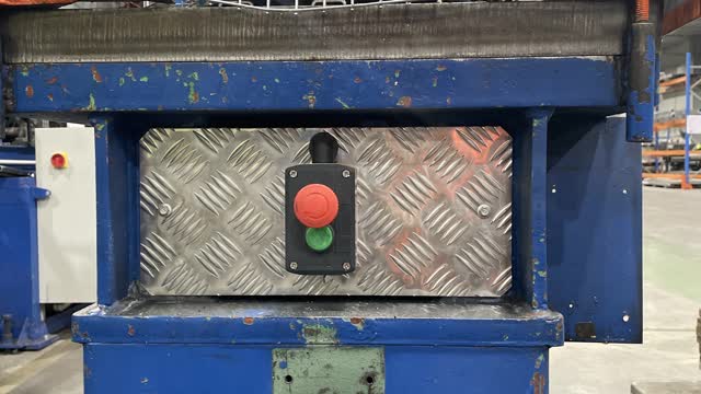 <p>Press the green Start button.</p>
