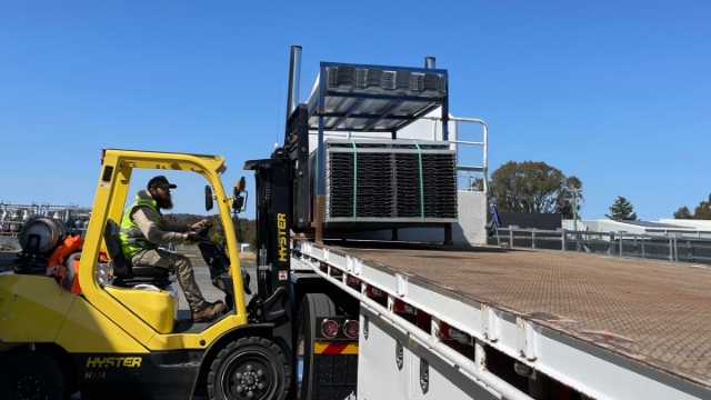 <p>Before starting to load, make sure the drivers place piece of rubber under the stillage feets to avoid slipping or moving of the stillages. Make sure to ask them before loading. Load each side one by one.</p>