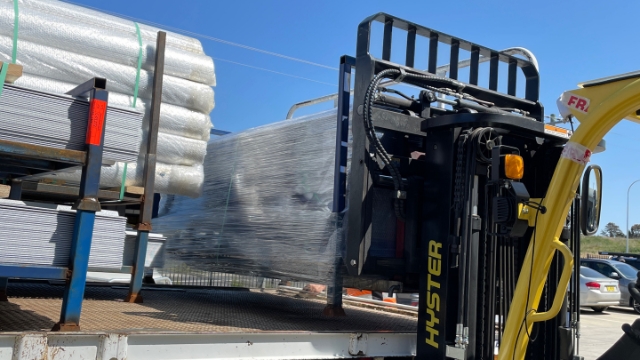 <p>The extension tynes are used for loading stillages on the truck when it needs to go across like shown in the photo.</p>
