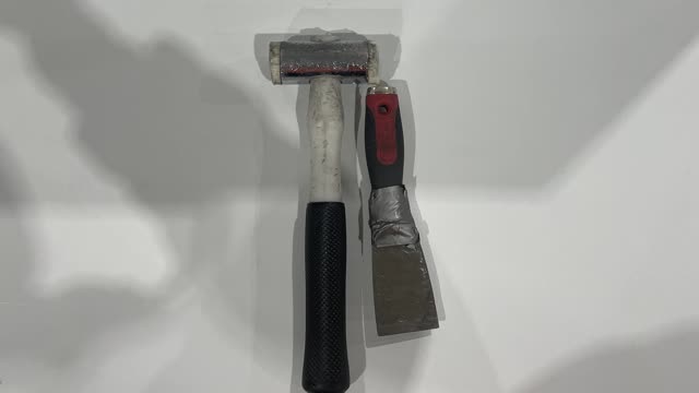 <p>Tools required: Paint scraper and Mallet.</p>