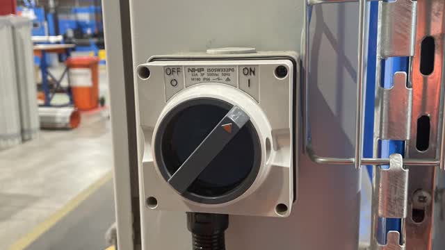 <p>Turn the seamer power switch to On.</p>