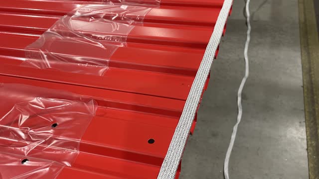 <p>Pull your braids to the end of the roller door. Make sure it is not twisted.</p>
