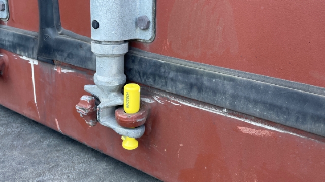 <p>Once the seal is locked in, the closed top container closing process is complete.</p>
