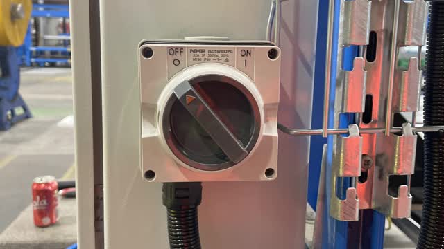 <p>Turn the Seam machine power switch to Off.</p>