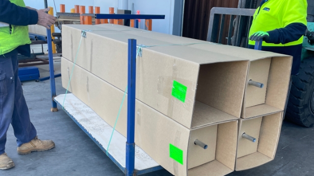 <p>Make sure to use the right size stillage legs (bars) as the product to avoid wobbling of the stillages if loaded on top.</p>
