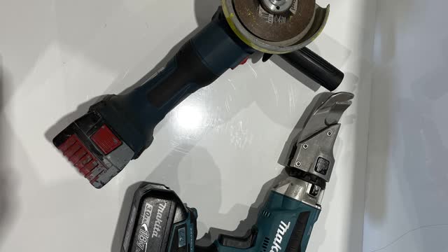 <p>Tools required: Crane, two red corners, sling (You MUST be signed off by the maintenance coordinator before using the crane, if you are not signed off ask someone who is, to do it for you), angle grinder/knife and metal shears.</p>