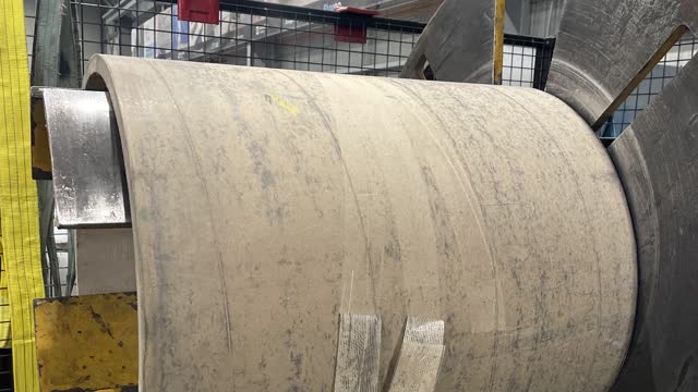 <p>Take off the cardboard roll.</p>