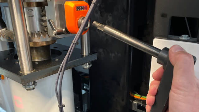 <p>If the handle is not in the machine proceed to next step. If it is open the door, remove handle, close door and press the blue button again. Then click set point again to calibrate</p>