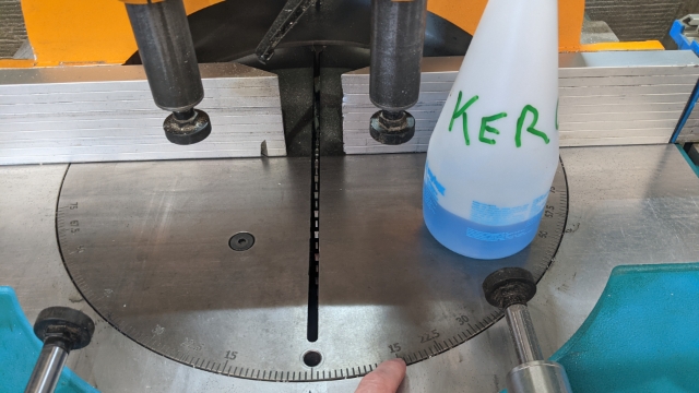 <p>Remove any oil or grease residue from the turntable by spraying with kerosene & wiping down.</p>