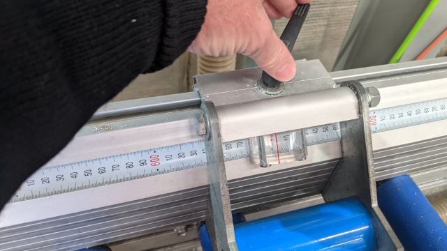 <p>Identify measurement required from the paperwork, move stop to required position and lock off. Note: DO NOT overtighten any clamps on this machine.</p>