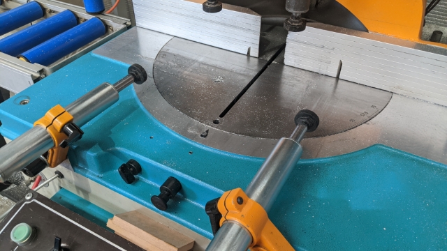 <p>Machine has 4 x air powered clamps, ensure clamps are open before loading beams.</p>