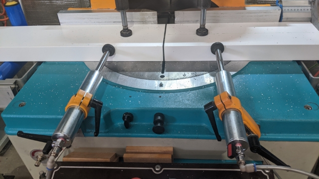 <p>Cut complete, Lift lid, push black switch back to release work piece.</p>