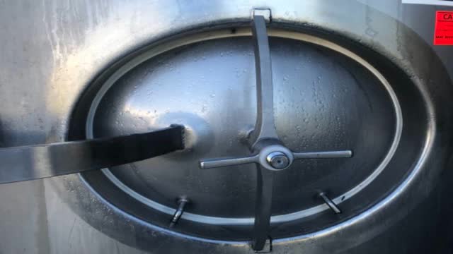 <p>Make sure vat seal is on correctly and door is shut</p>