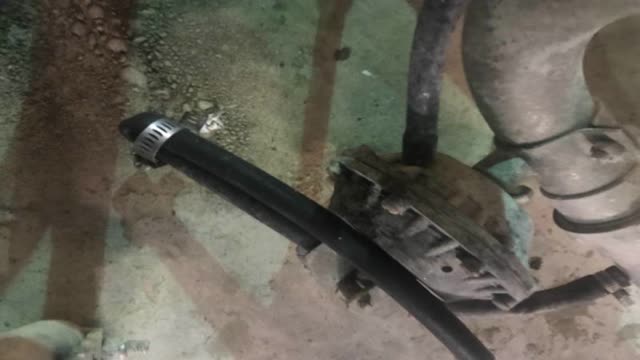 <p>Close middle drain point</p>