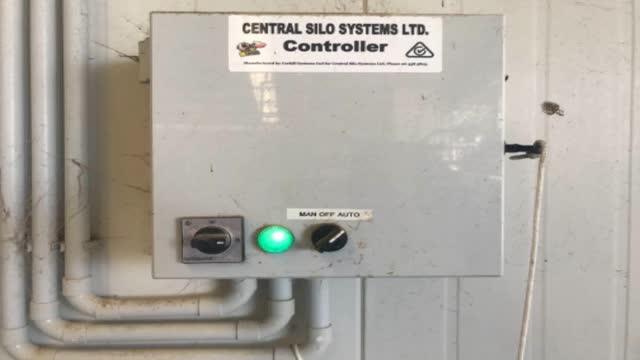 <p>Insure that the inshed feeding is turned onto auto - this is located on wall by red roller door</p>
