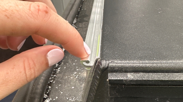 <p>Ensure not to penetrate welds into this groove of the hinge. If it does, use a cutting disc to cut in</p>