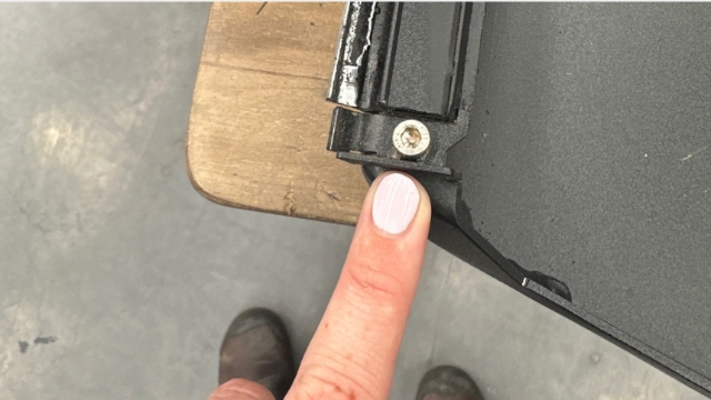 <p>Put the tabs back on the ends of the hinge</p>