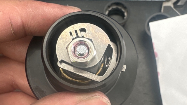 <p>Tighten bolt to thread using 11mm spanner</p>