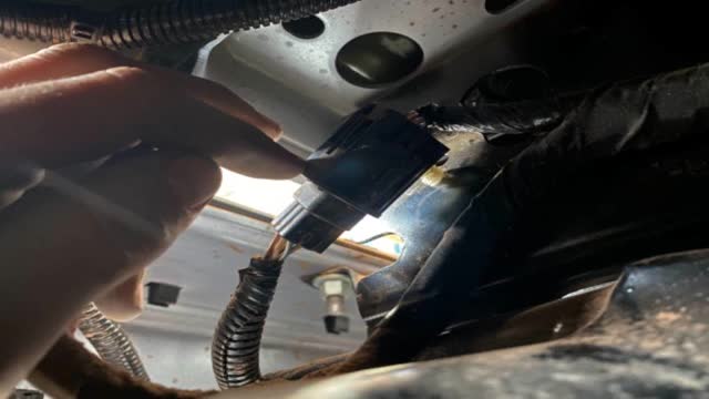 <p>Unplug wiring</p>